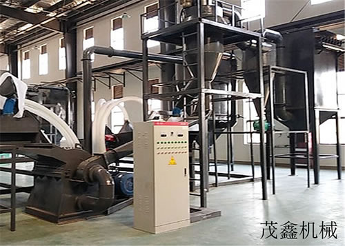 Positive electrode plate crushing and recycling equipment